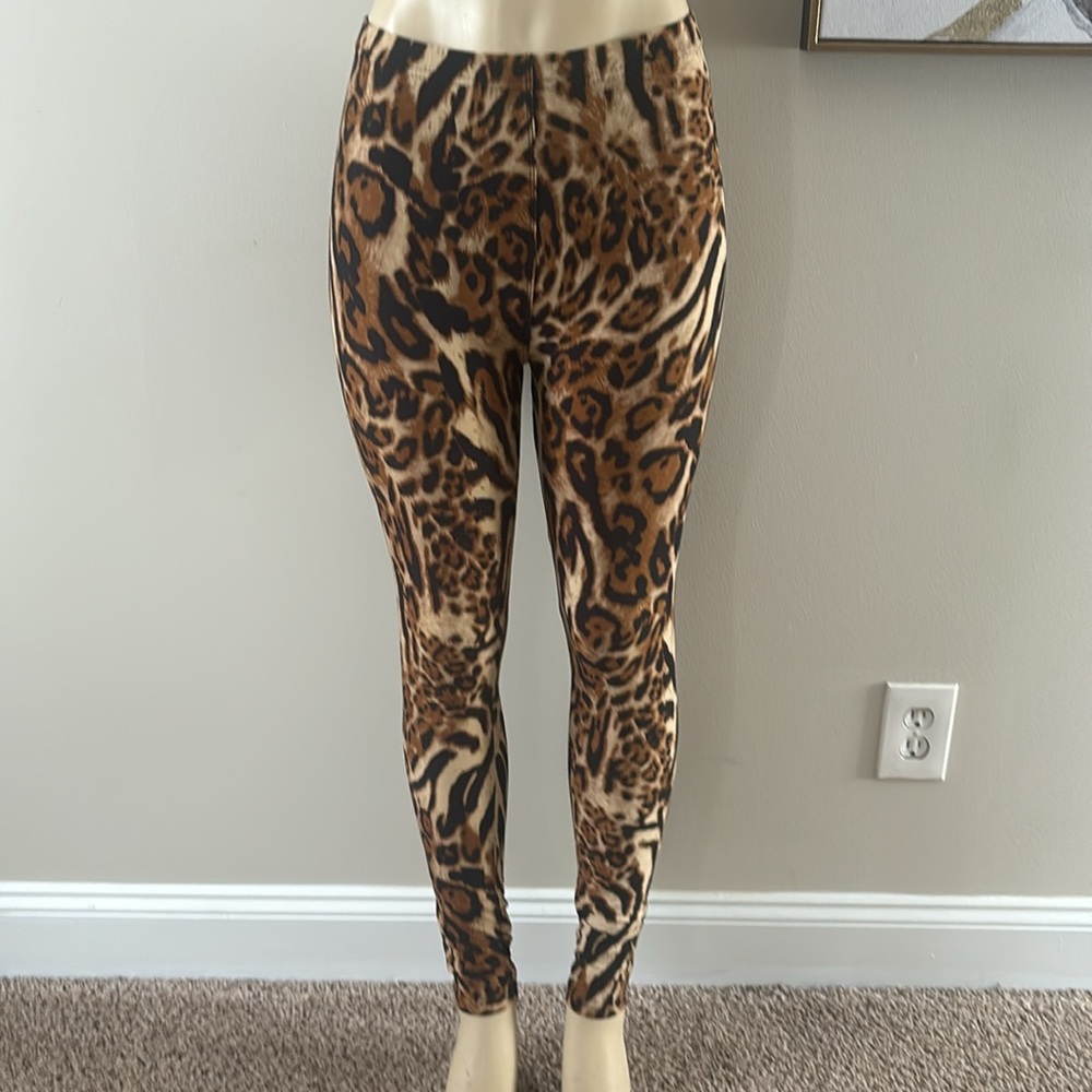 BUTTERY SMOOTH PREDATOR LEOPARD LEGGINGS AND BRA SET size S/M - Picture 6 of 10
